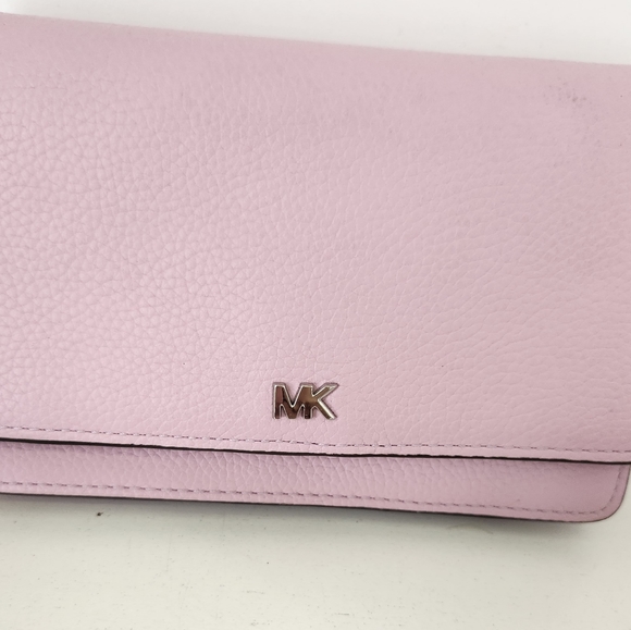 Like New! Kors Lilac Pebbled Leather Wallet /purse /phone Case Crossbody - Picture 6 of 9
